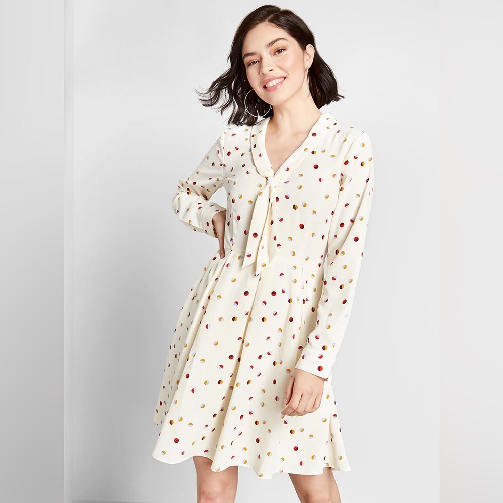 MODCLOTH‎ Pleasant Confidence Tie-Neck Dress